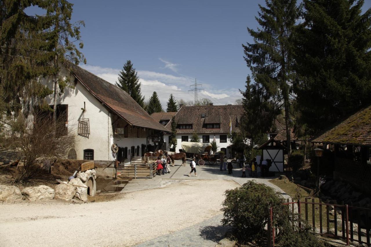 Hotel Erlebnisgastronomie Lochmuhle Eigeltingen Exterior foto